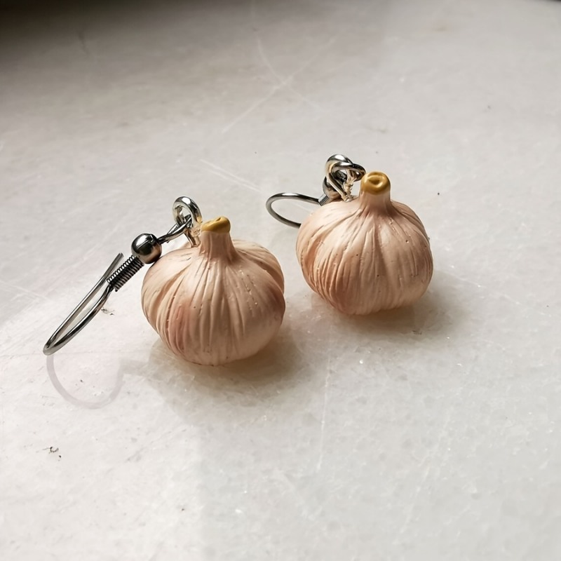 Vintage Fashion Enthusiasts - Creative Simulation Resin Garlic Hook Earrings